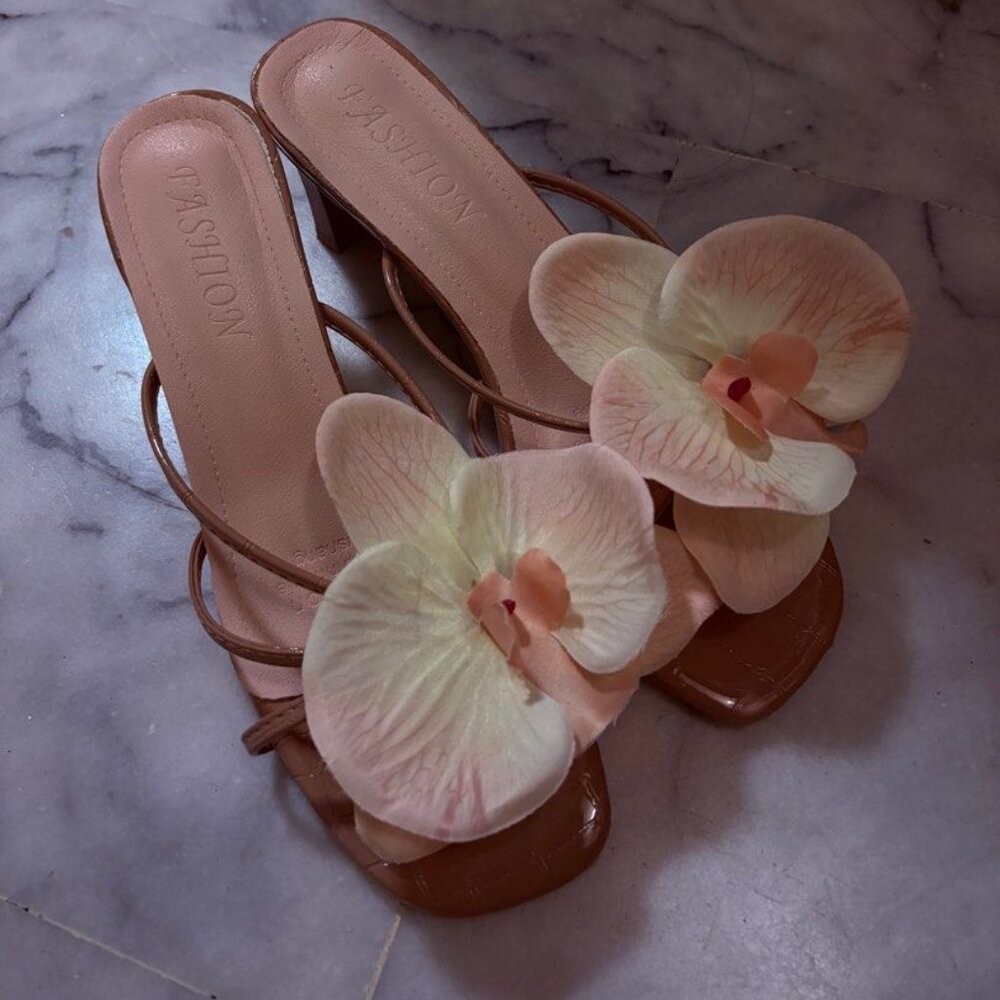 orchid kitten heels (in pink)